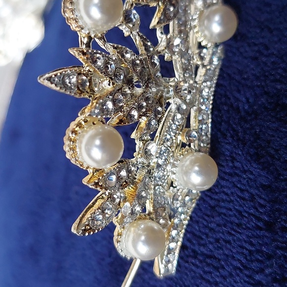 Silver Rhinestone And Pearl Adult Bridal Crown main image 11